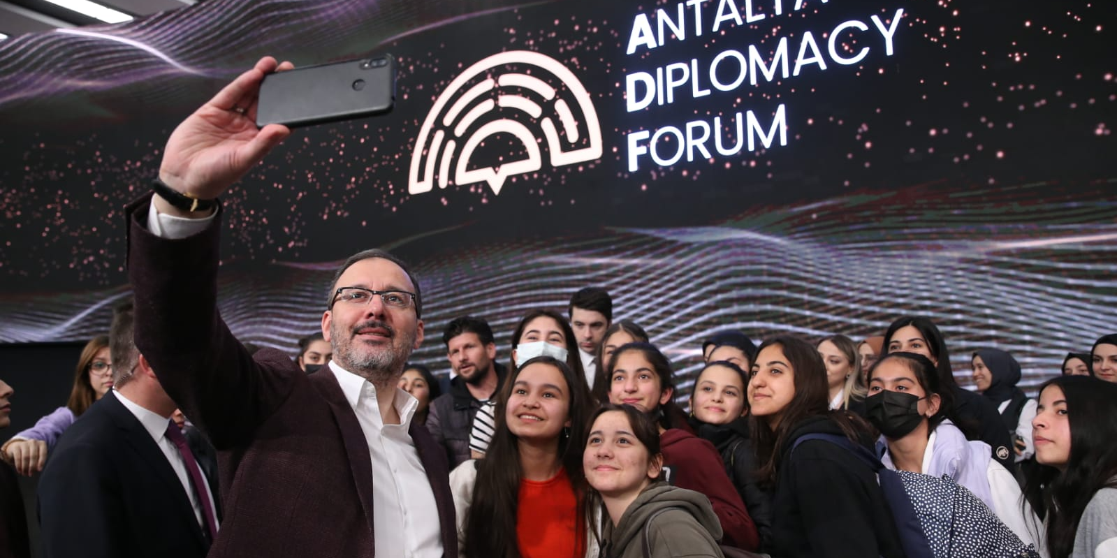 Bakan Kasapoğlu, Antalya Diplomasi Forumu 2022'de Gerçekleşen “ADF Youth”  Etkinliğine Katıldı - T.C. Gençlik ve Spor Bakanlığı